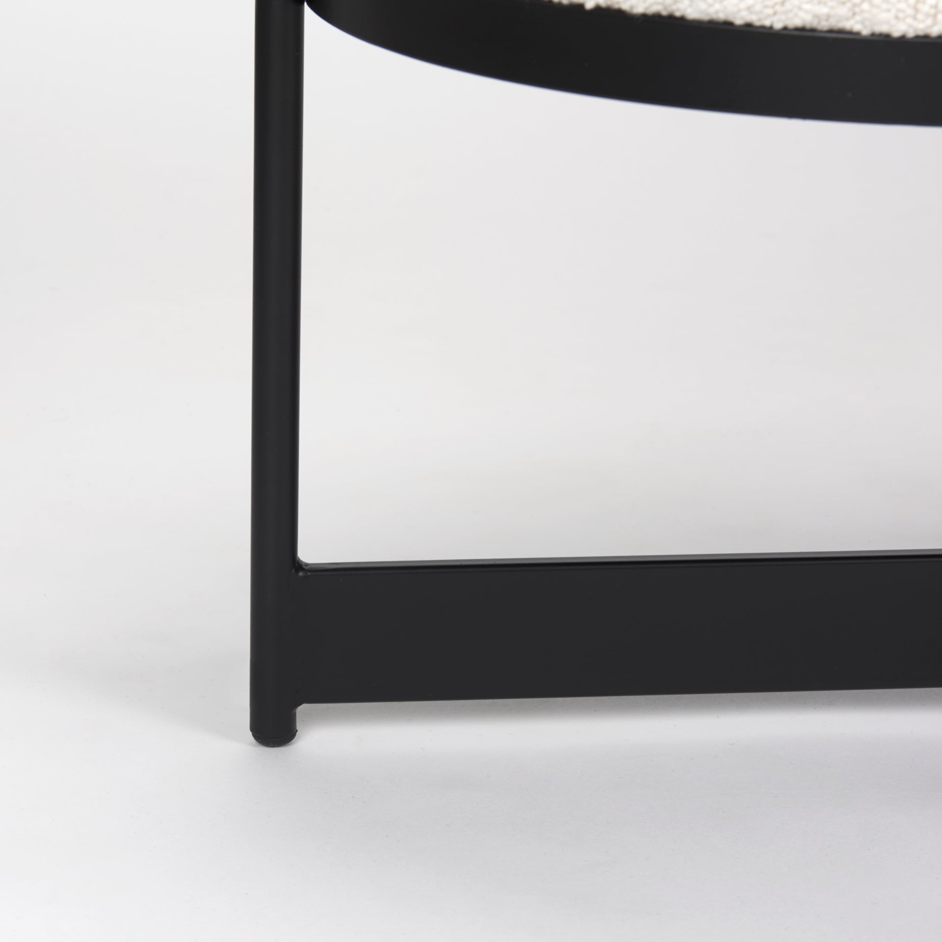 Amelia Bench