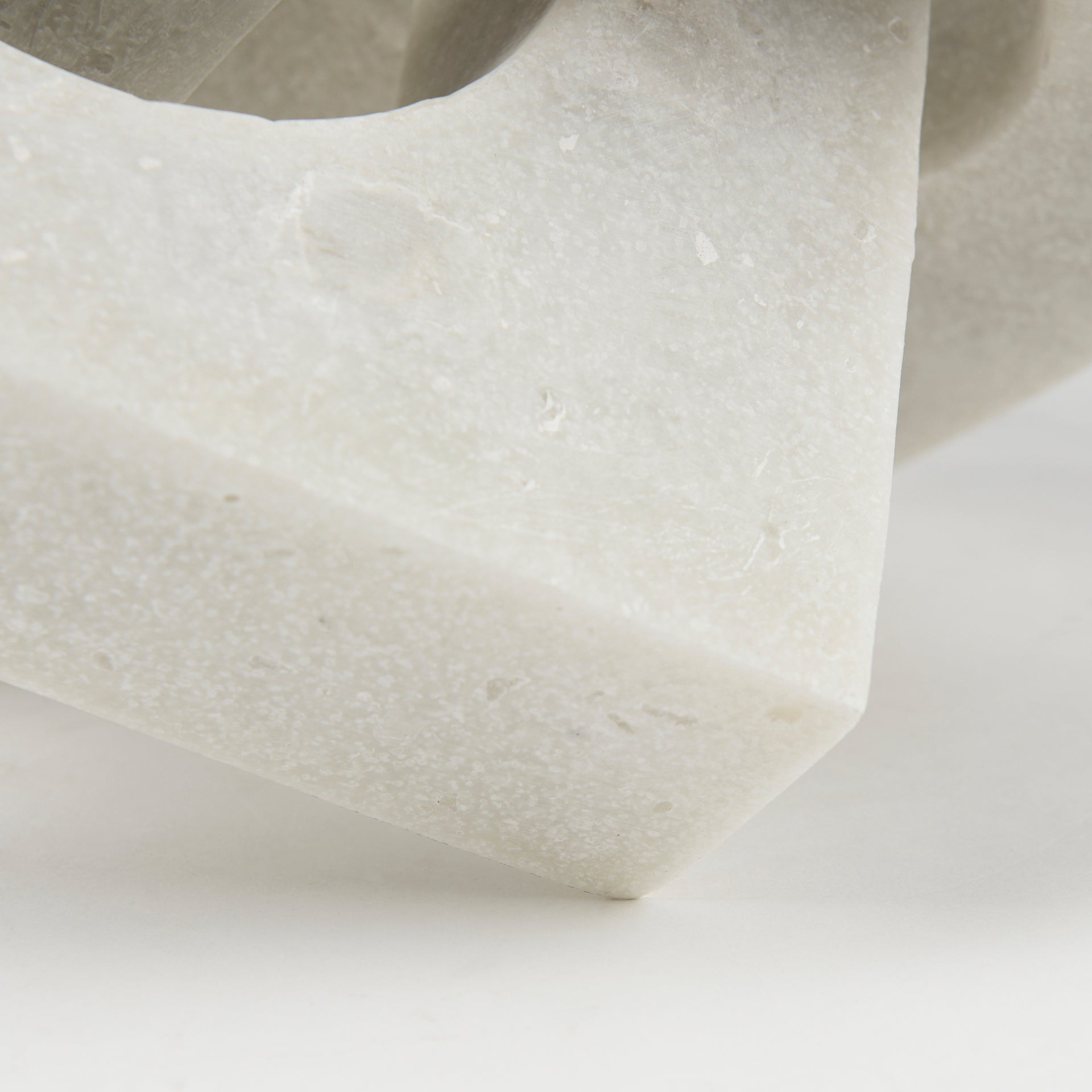 Linx White Object