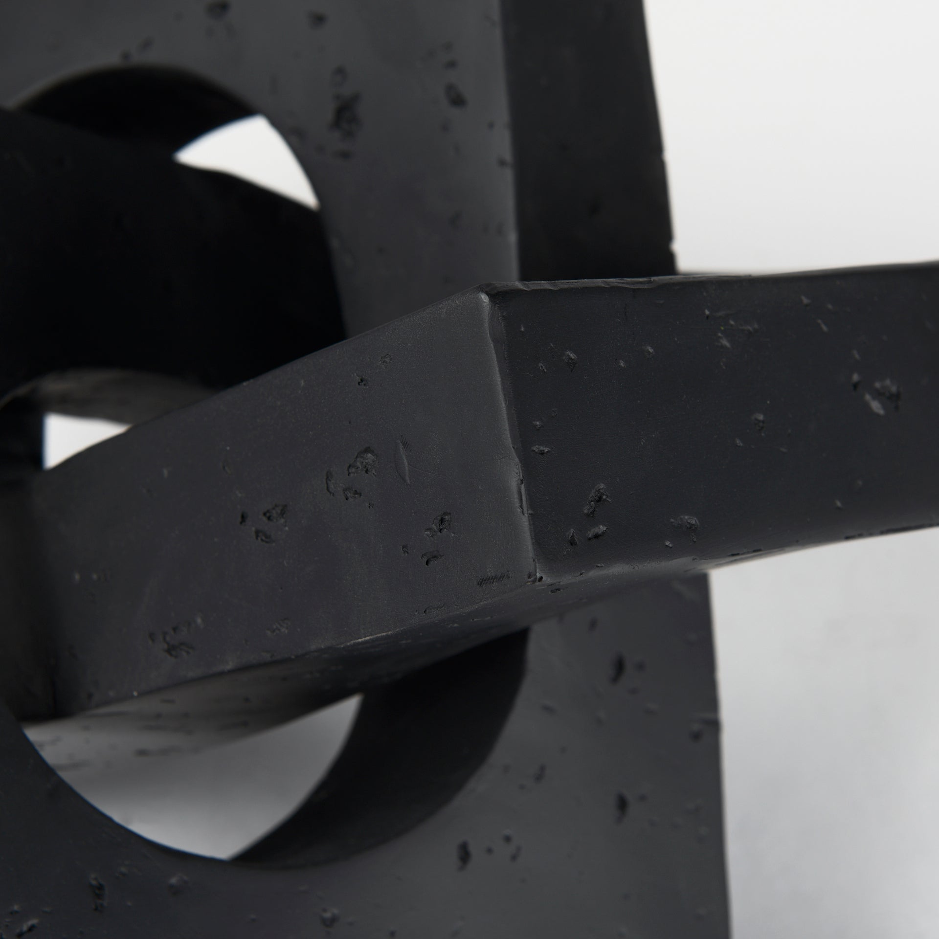 Linx Black Object