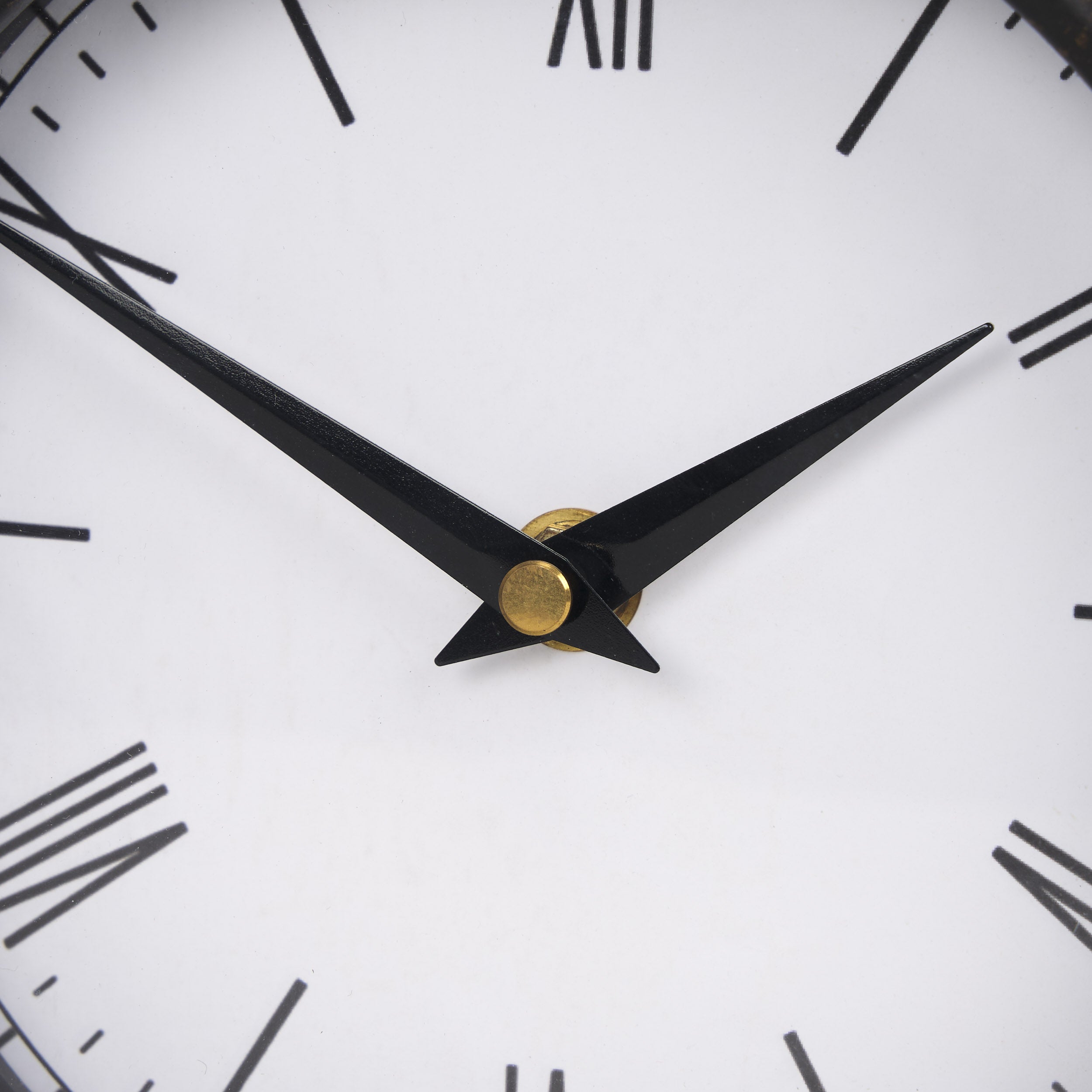 Raisa Table Clock