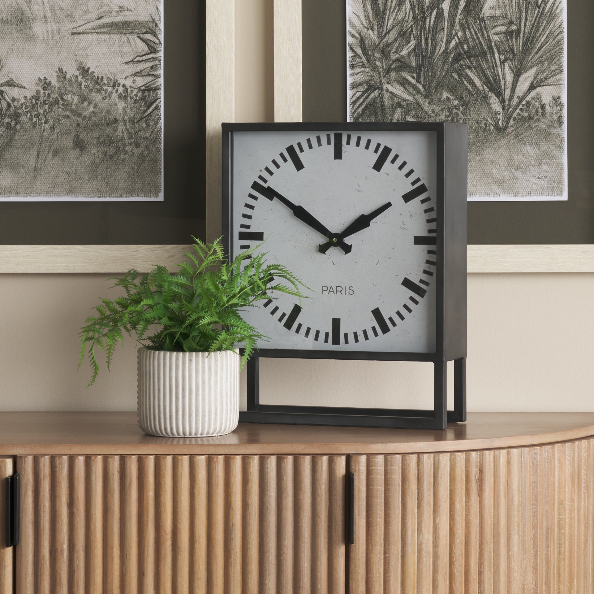 Felix Table Clock