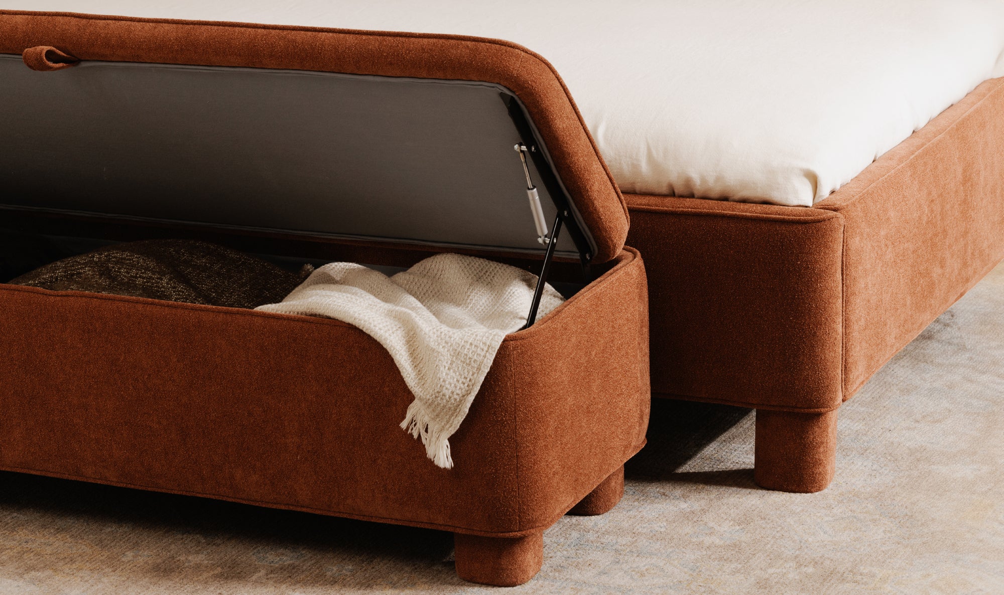 Ichigo Storage Bench