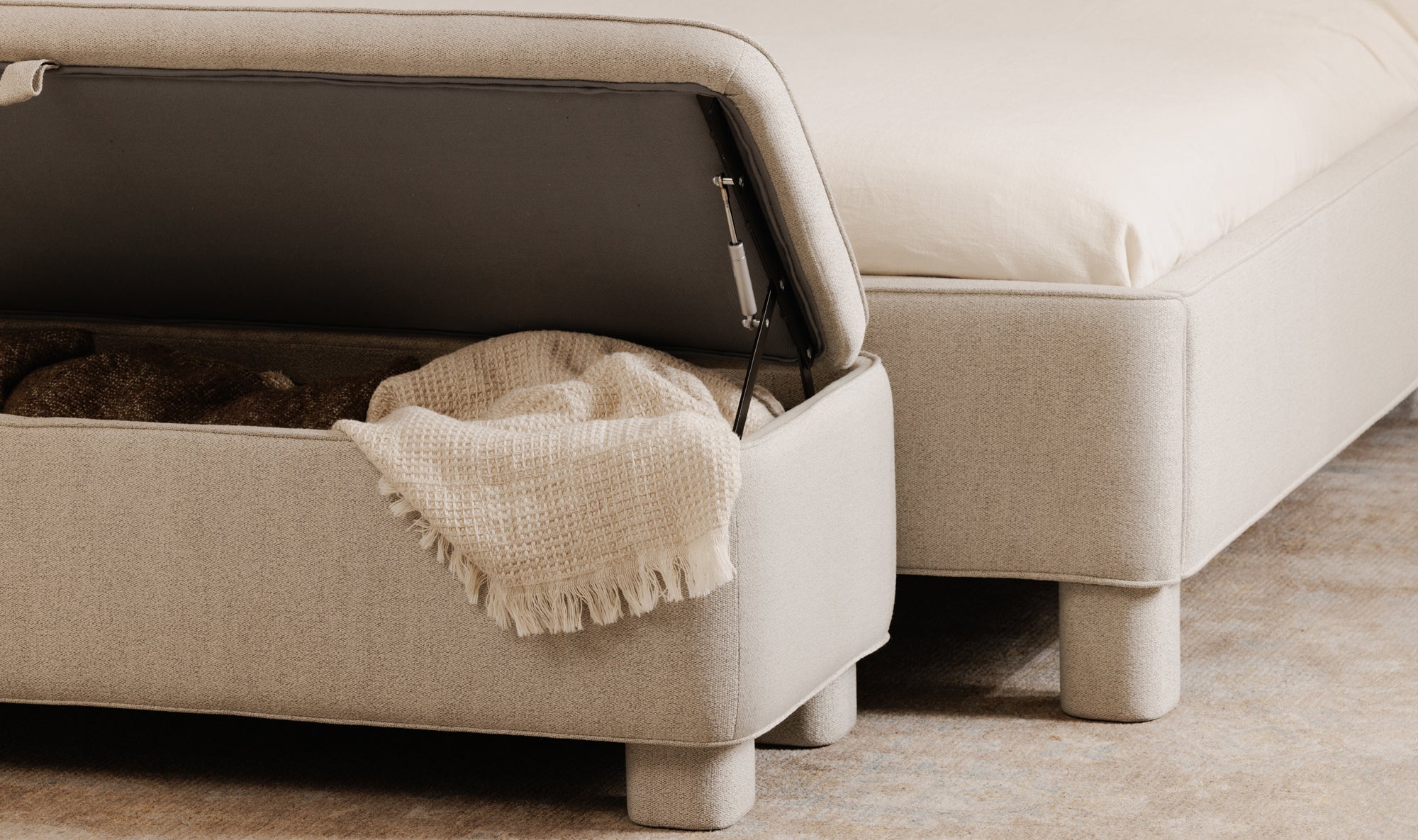 Ichigo Storage Bench