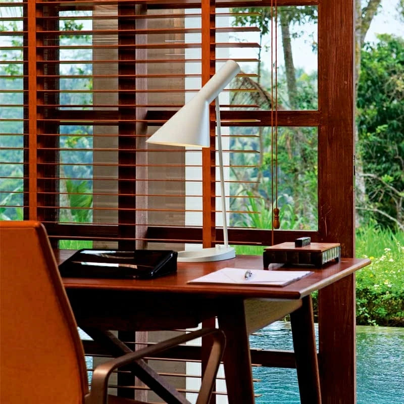 Lampe de table AJ d'Arne Jacobsen