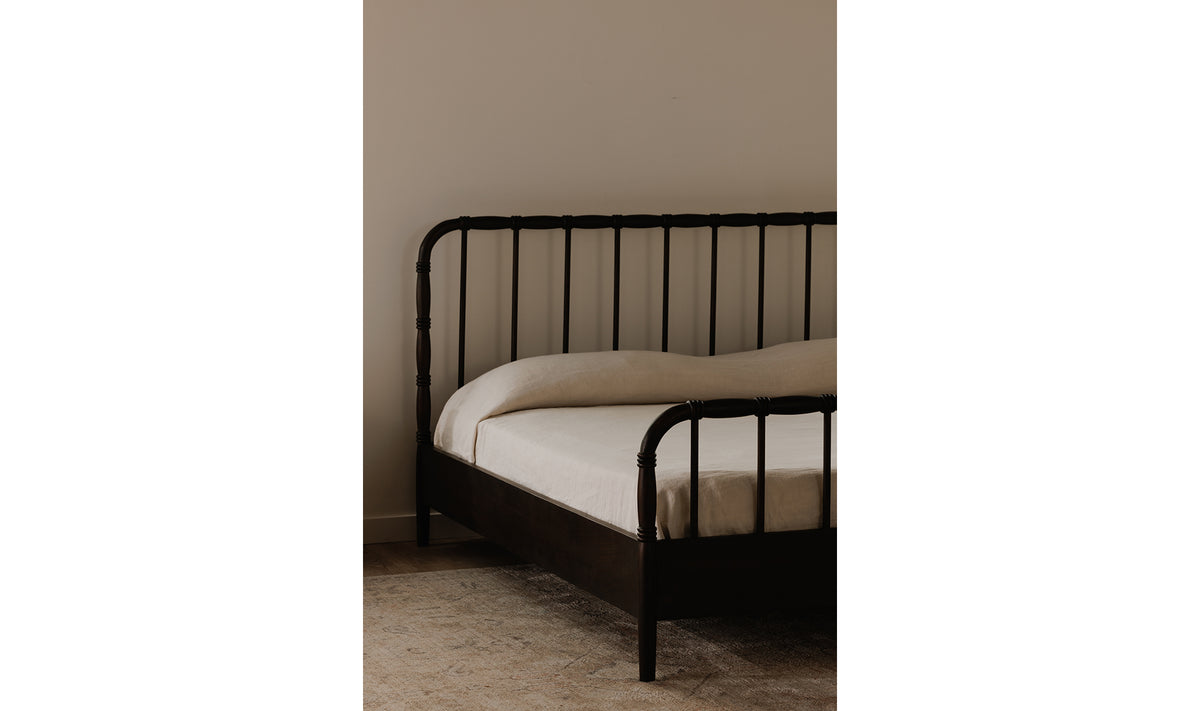 Vivian Bed