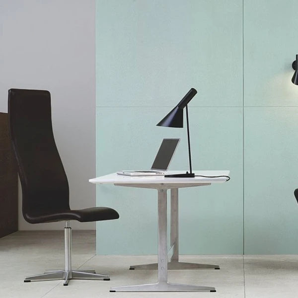 Lampe de table AJ d'Arne Jacobsen