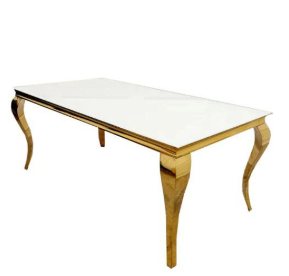 Table à manger courbée