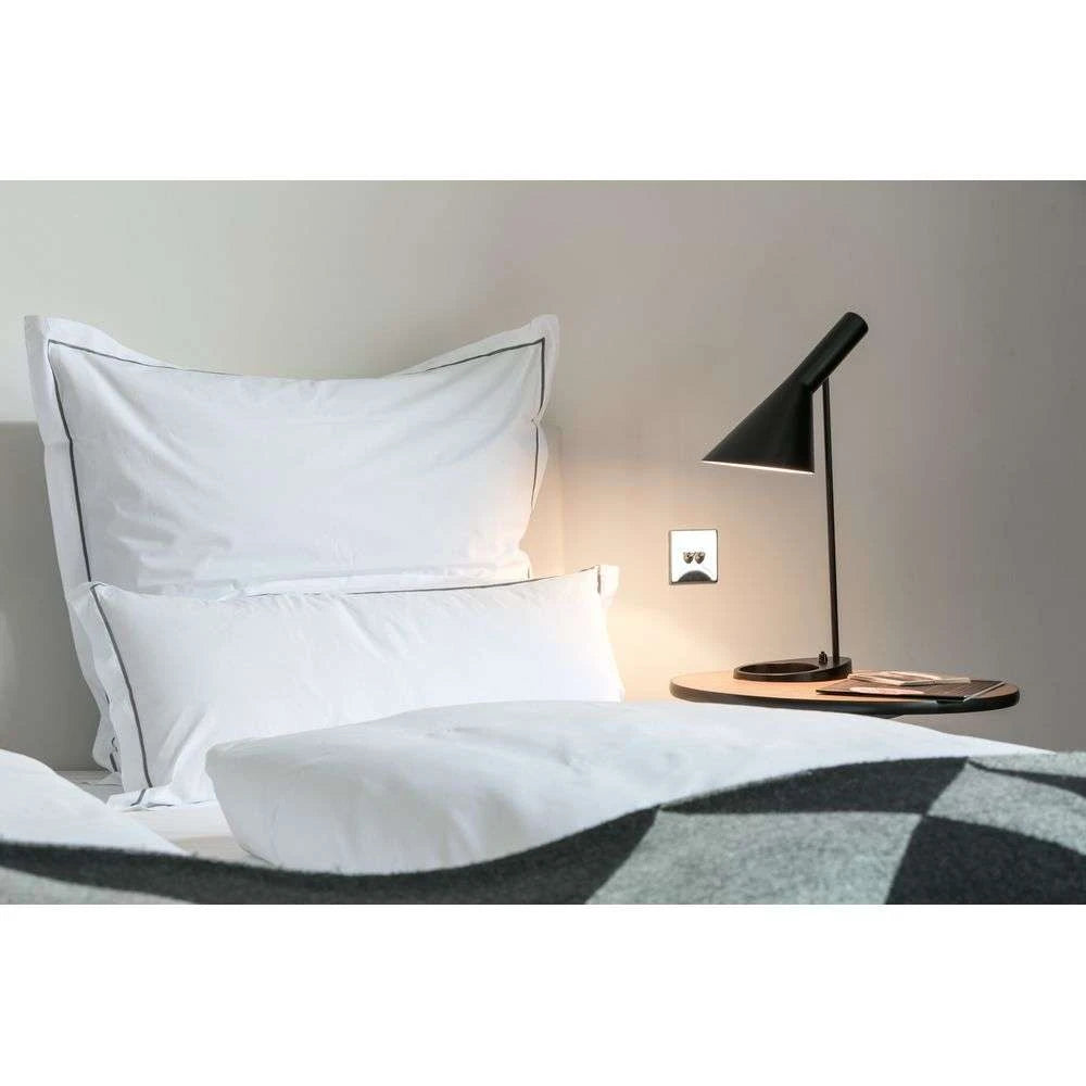 Lampe de table AJ d'Arne Jacobsen