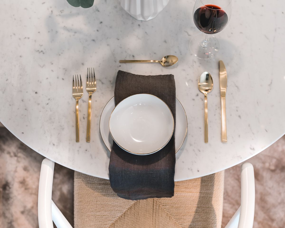 Tulip Table Round - Carrara White Marble