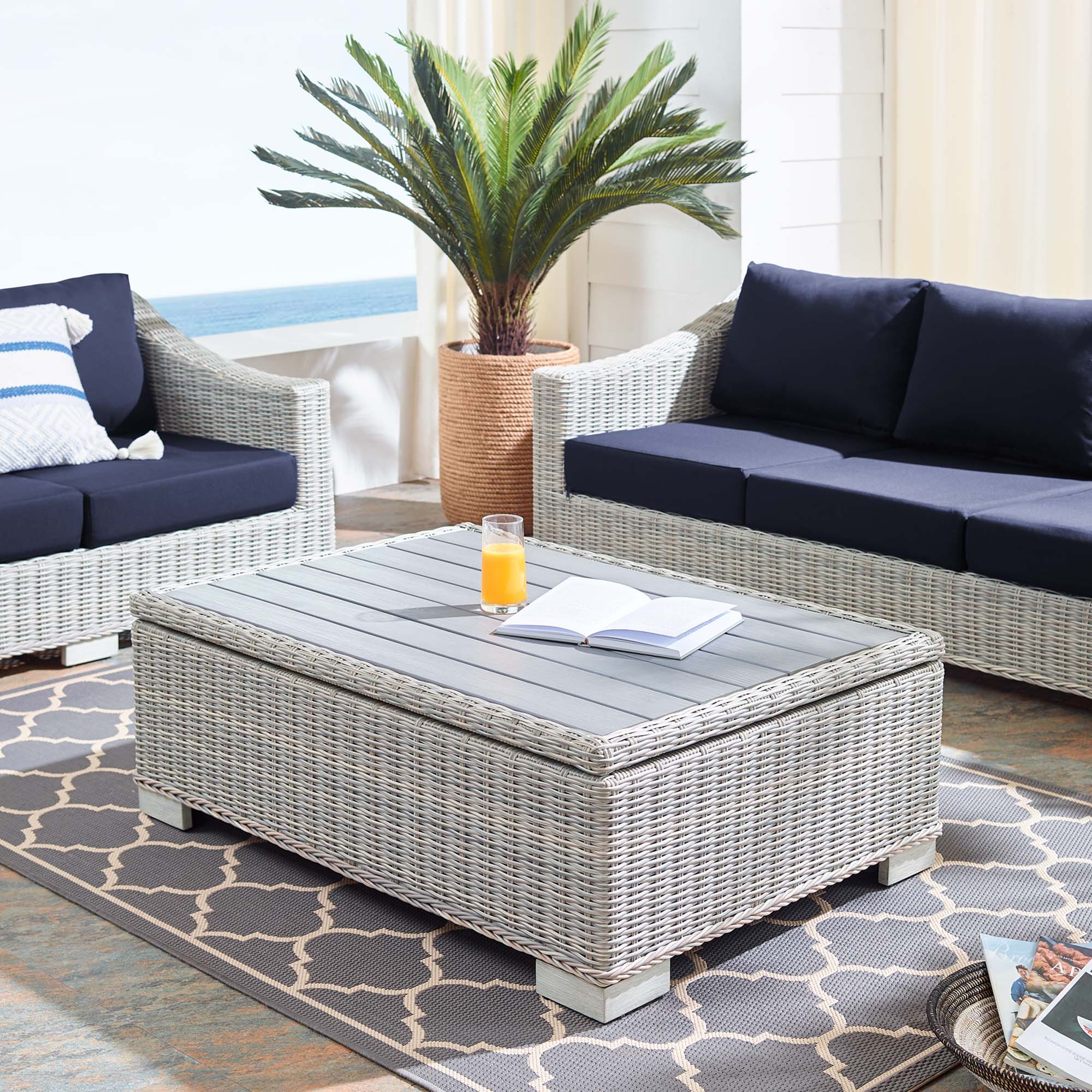 Table basse en rotin et osier pour patio extérieur Conway de 45 po en gris clair