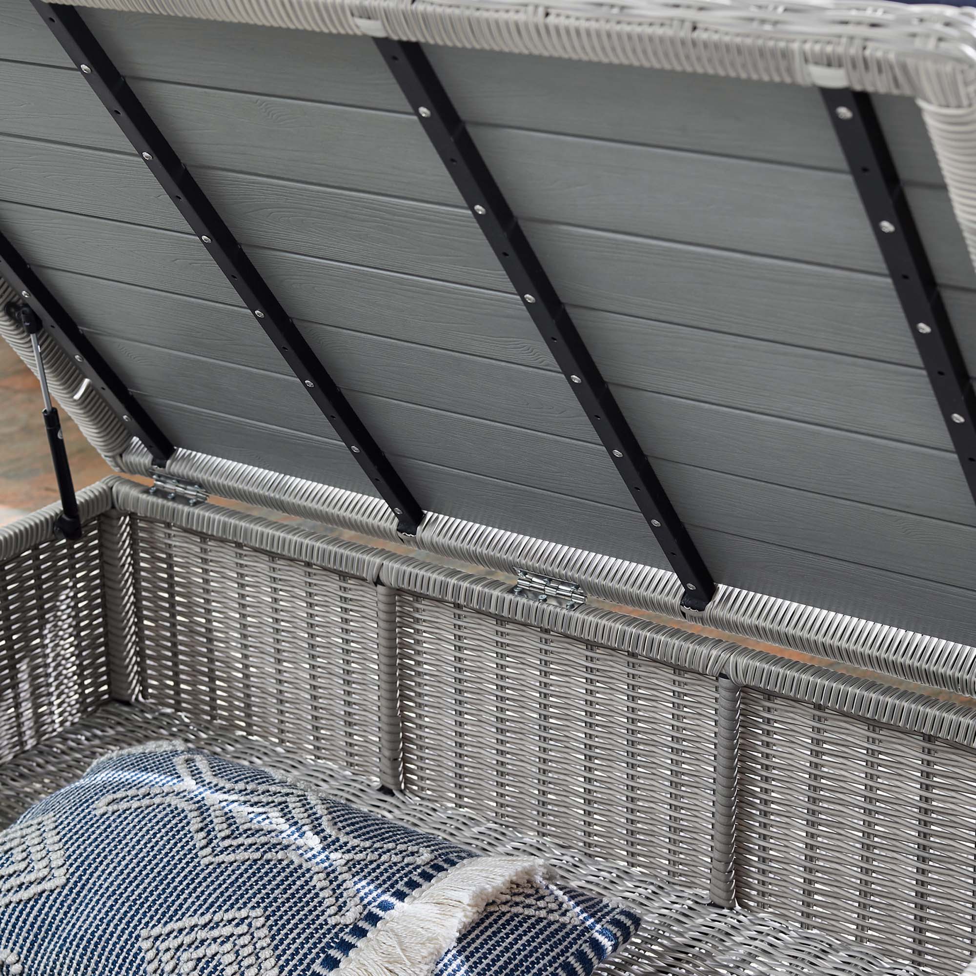 Table basse en rotin et osier pour patio extérieur Conway de 45 po en gris clair