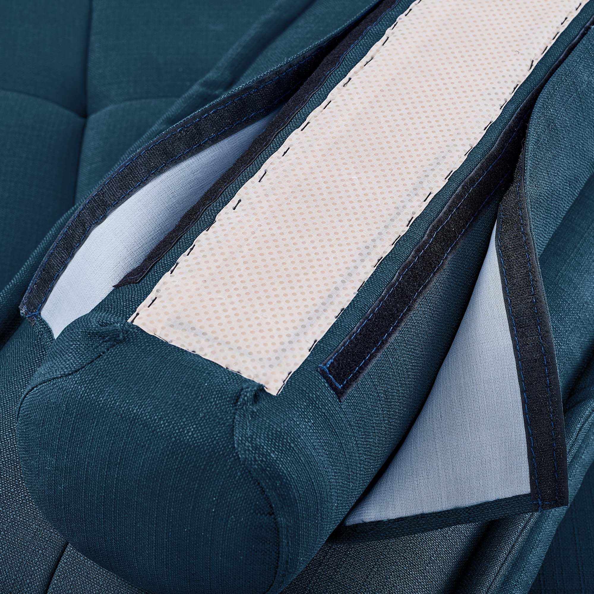 Chaise sans accoudoirs en tissu capitonné Saunter