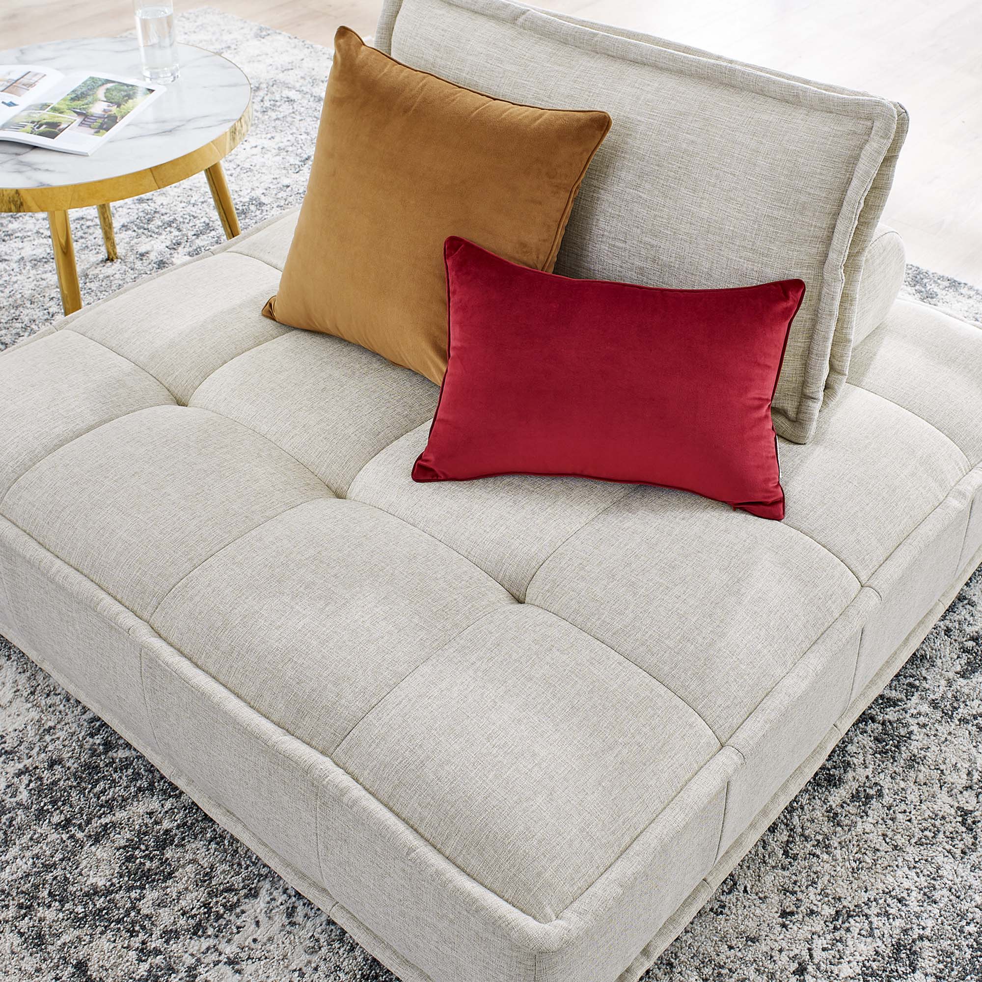 Chaise sans accoudoirs en tissu capitonné Saunter