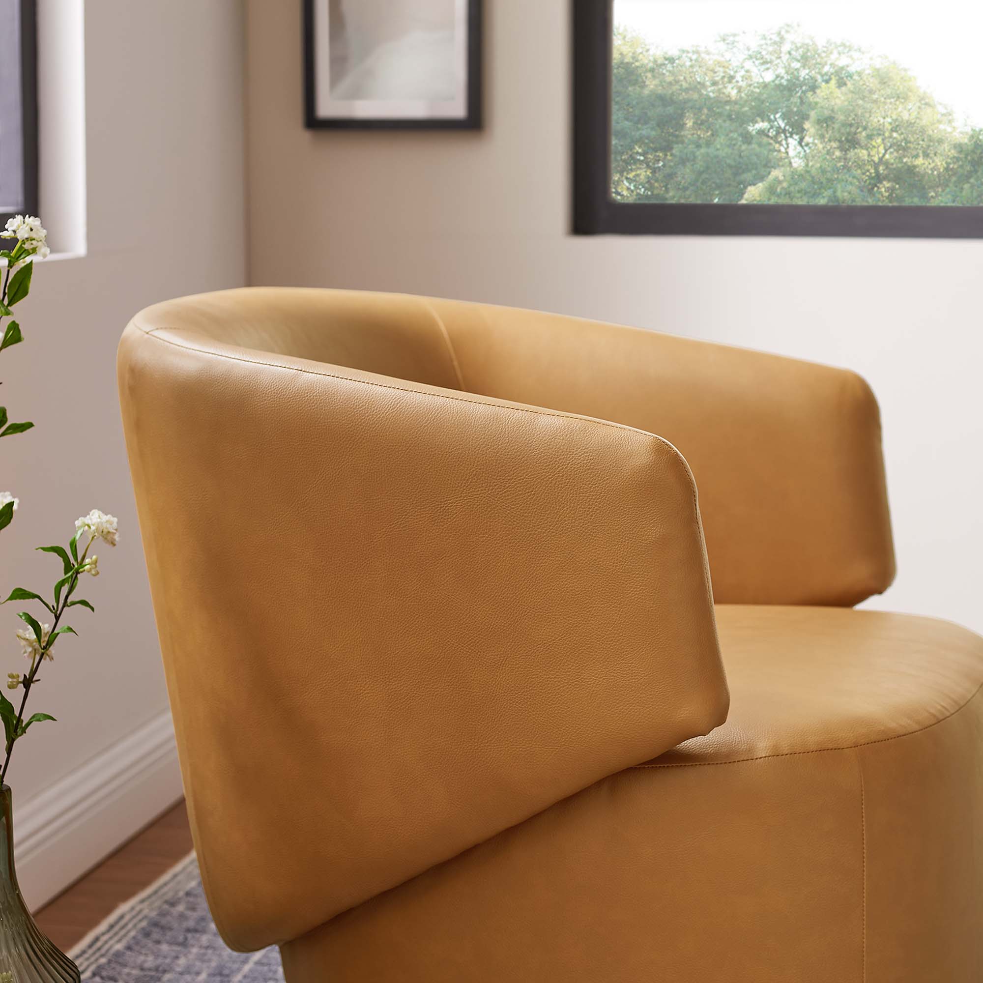 Chaise pivotante en cuir végétalien et bois Celestia