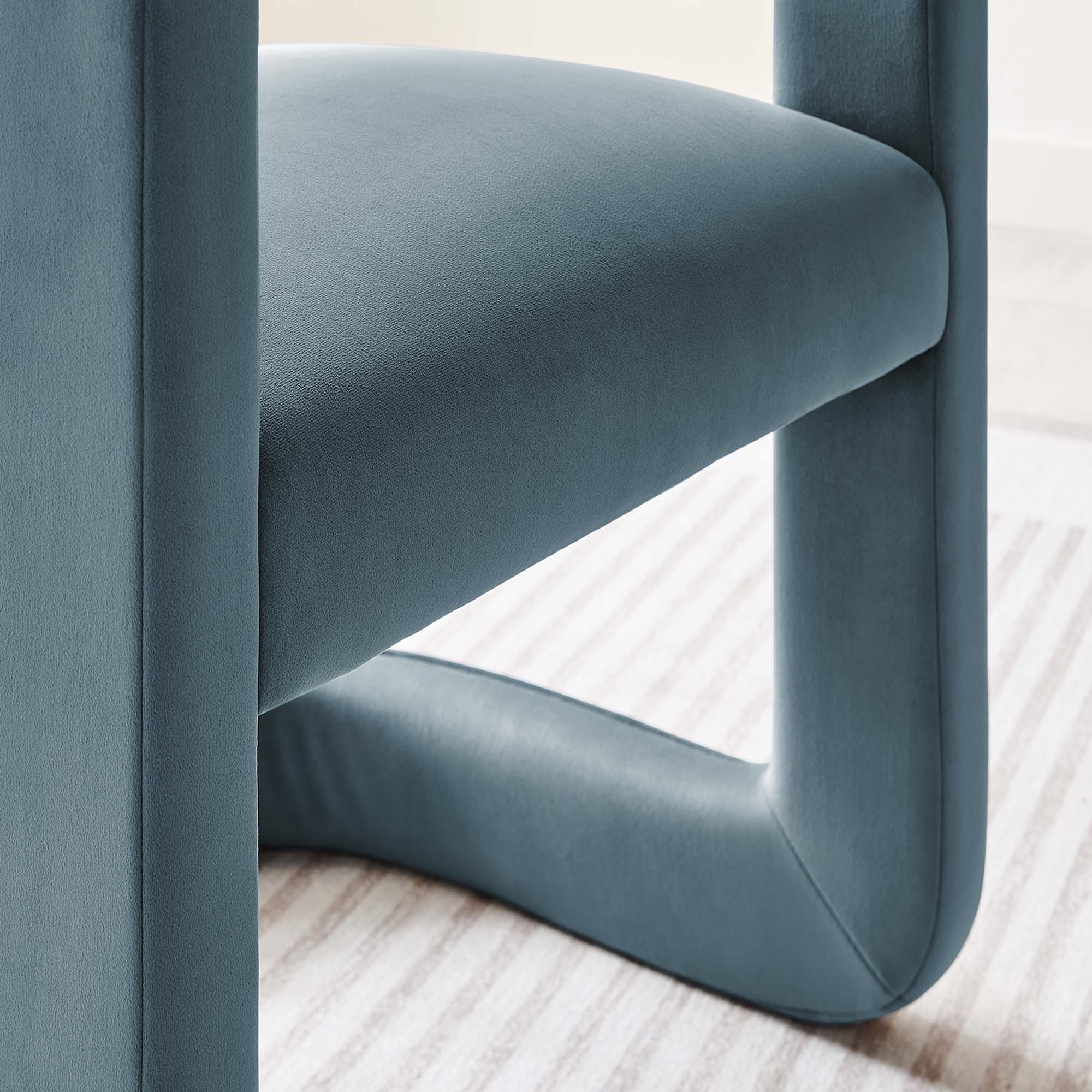 Fauteuil de salon en velours Ponder Performance