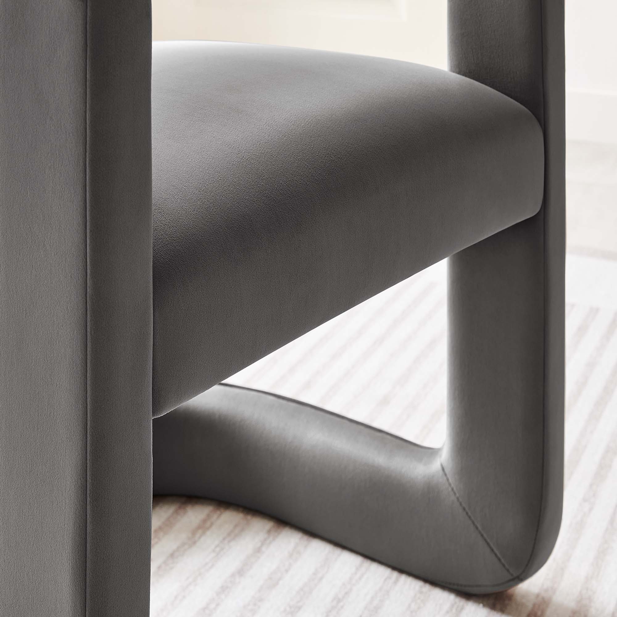 Fauteuil de salon en velours Ponder Performance