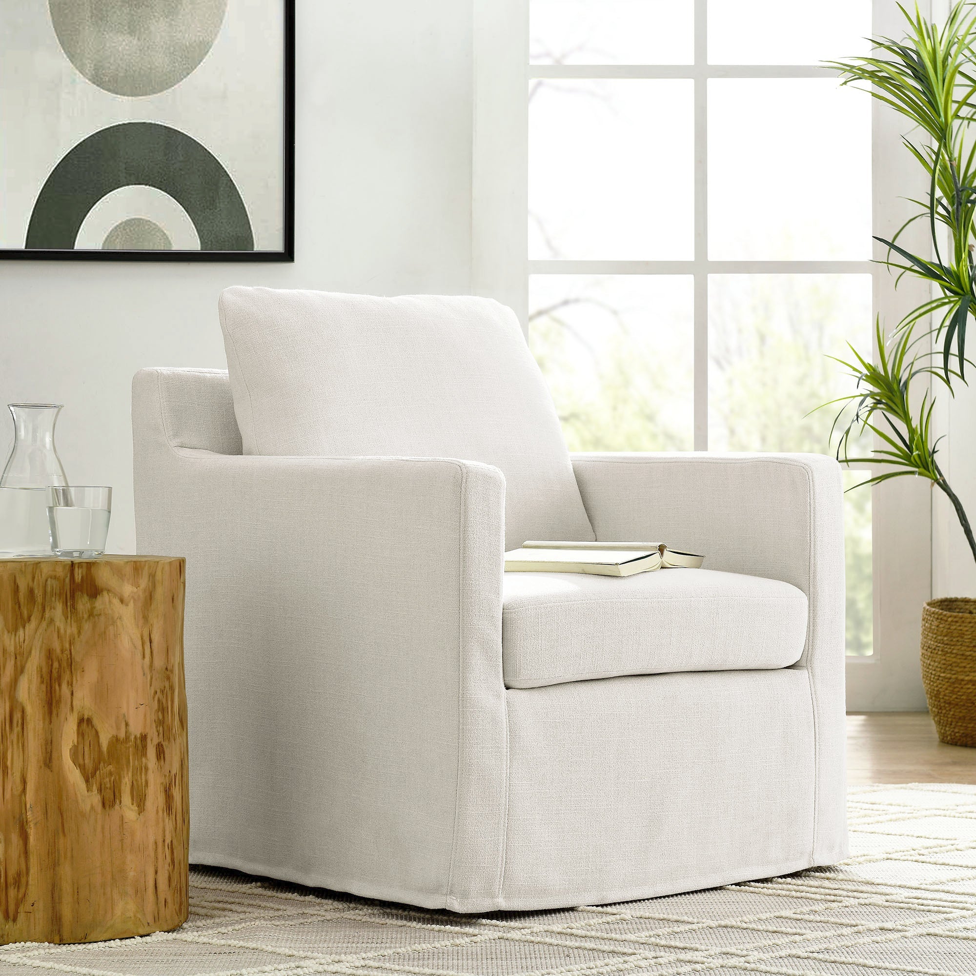 Fauteuil pivotant recouvert de lin serein
