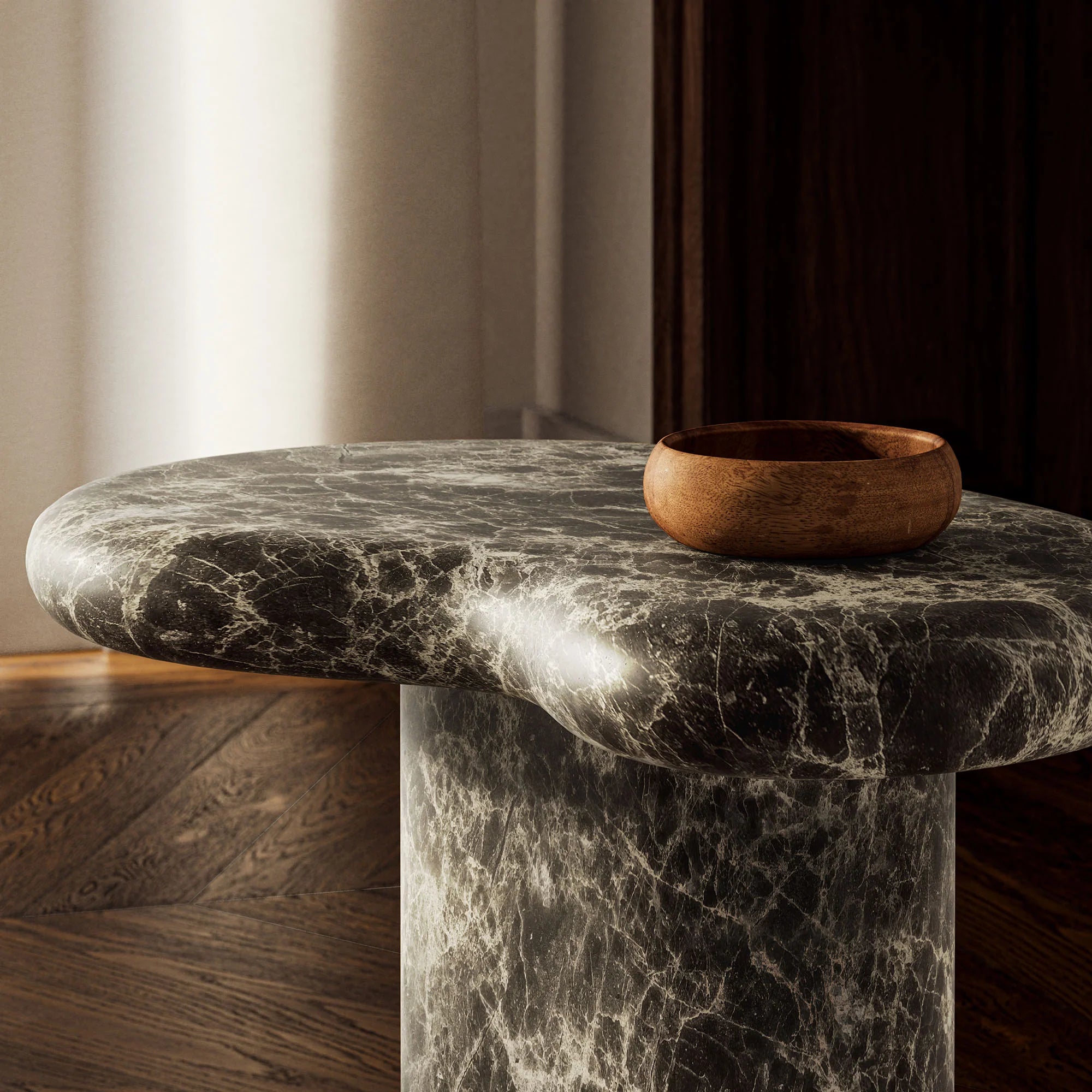 Table d'appoint en faux travertin texturé pour patio intérieur et extérieur Elowen en travertin