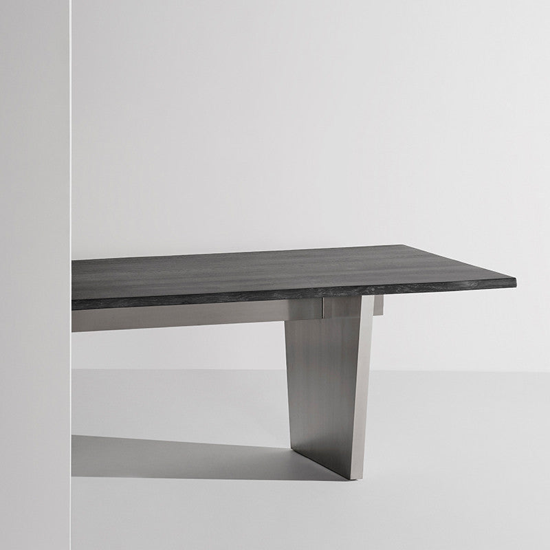Table à manger Aiden (plateau en chêne gris oxydé avec pieds en acier inoxydable brossé)