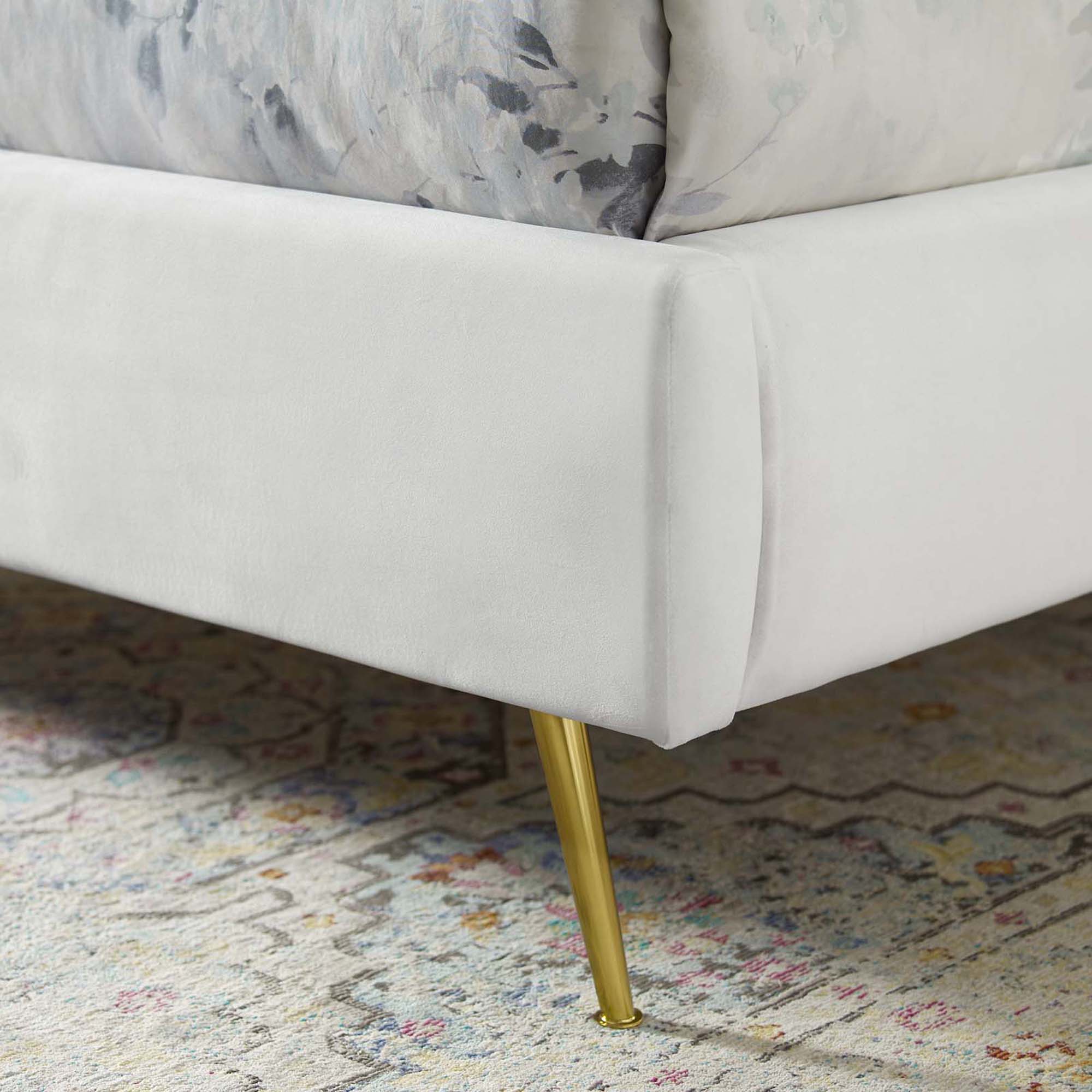 Fauteuil de salon en velours Ponder Performance