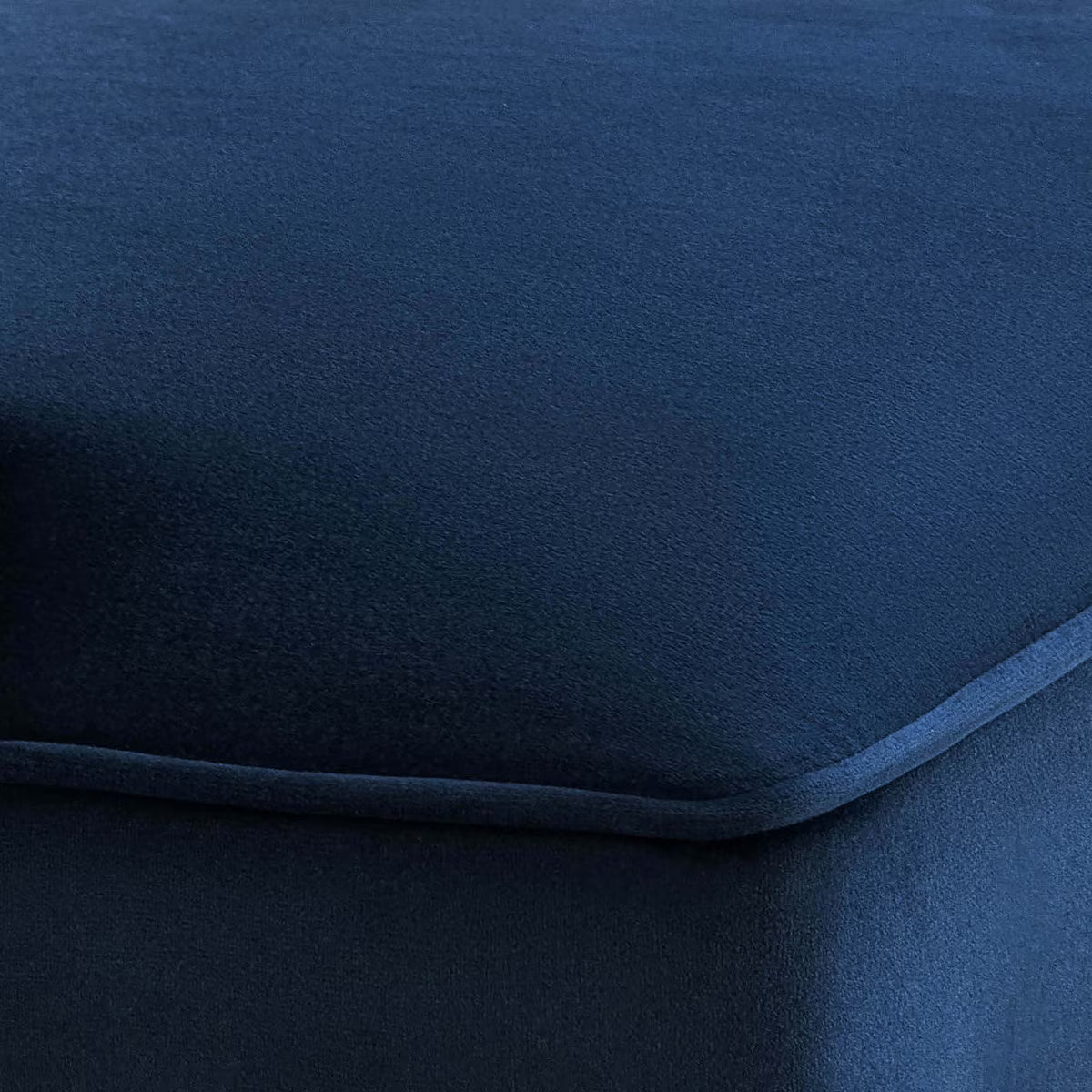 Chaise Tiffany en velours bleu marine