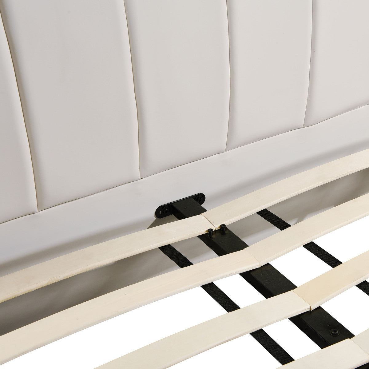 Lit en cuir végétalien crème Karol