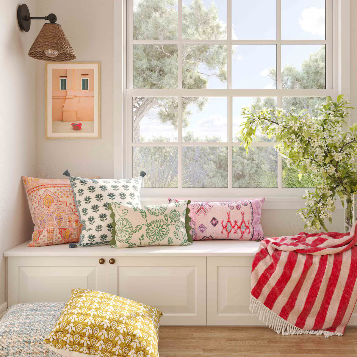 Coussin décoratif en coton brodé orange Portia Flex 20" x 12"