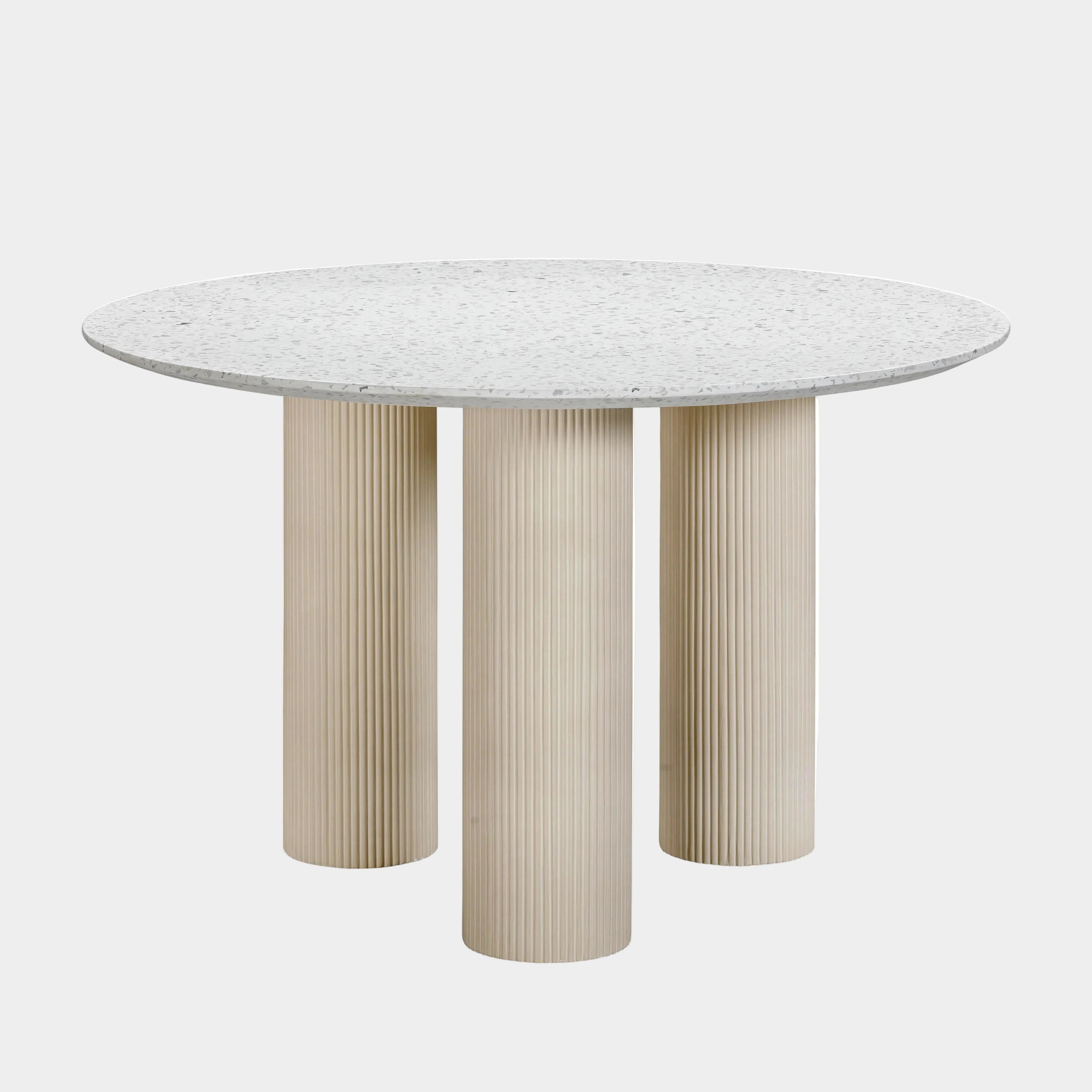 Parcino 47" Faux Terrazzo Concrete Indoor/Outdoor Round Dining Table