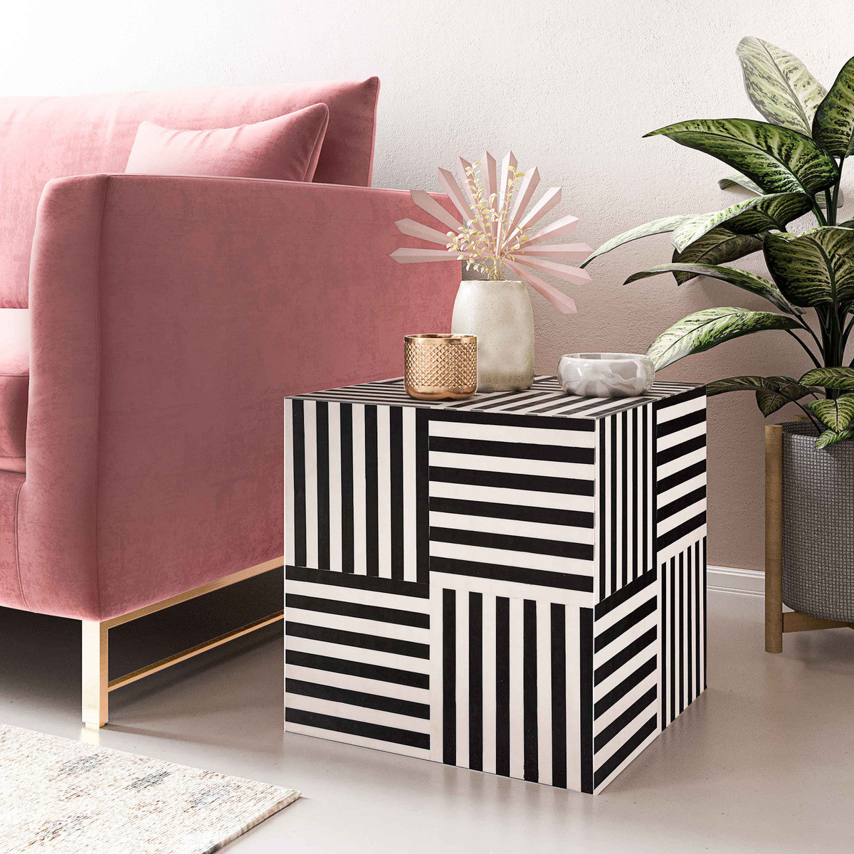 Table d'appoint cubique