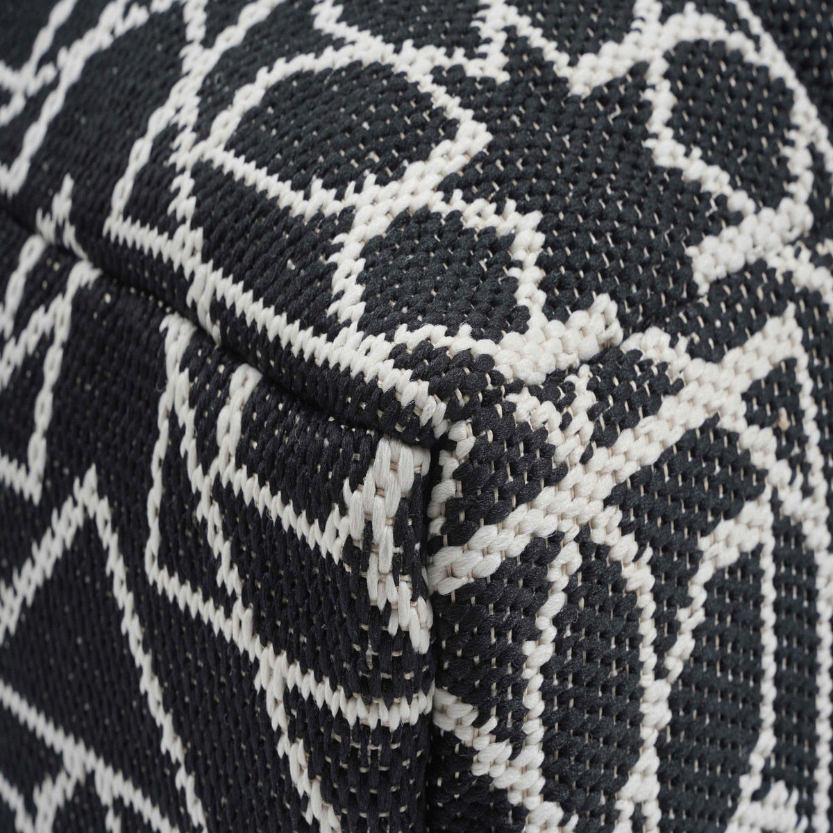 Pouf Chiara d'intérieur/extérieur avec accents noirs