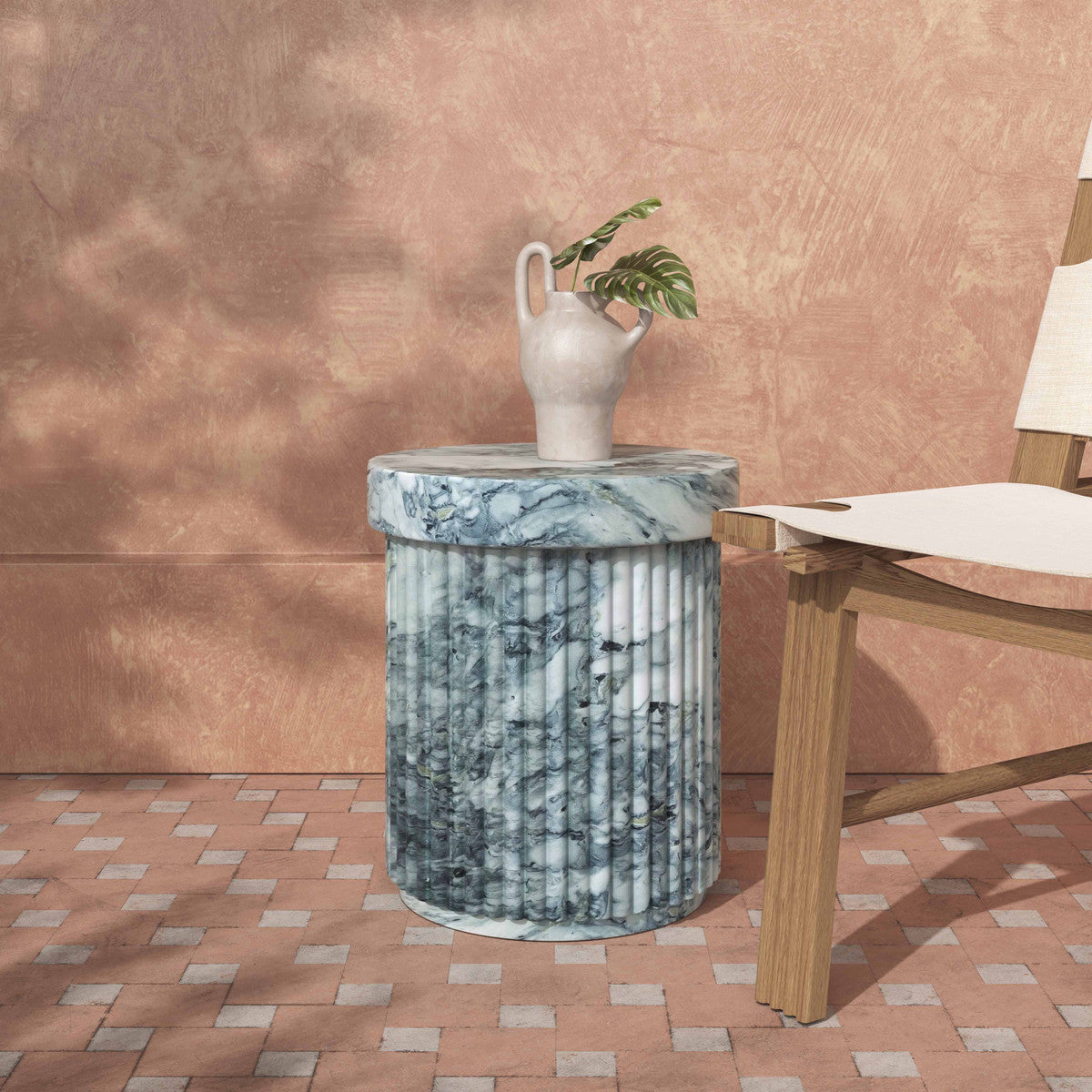 Table d'appoint d'intérieur/extérieur en béton à motif de marbre Serafina