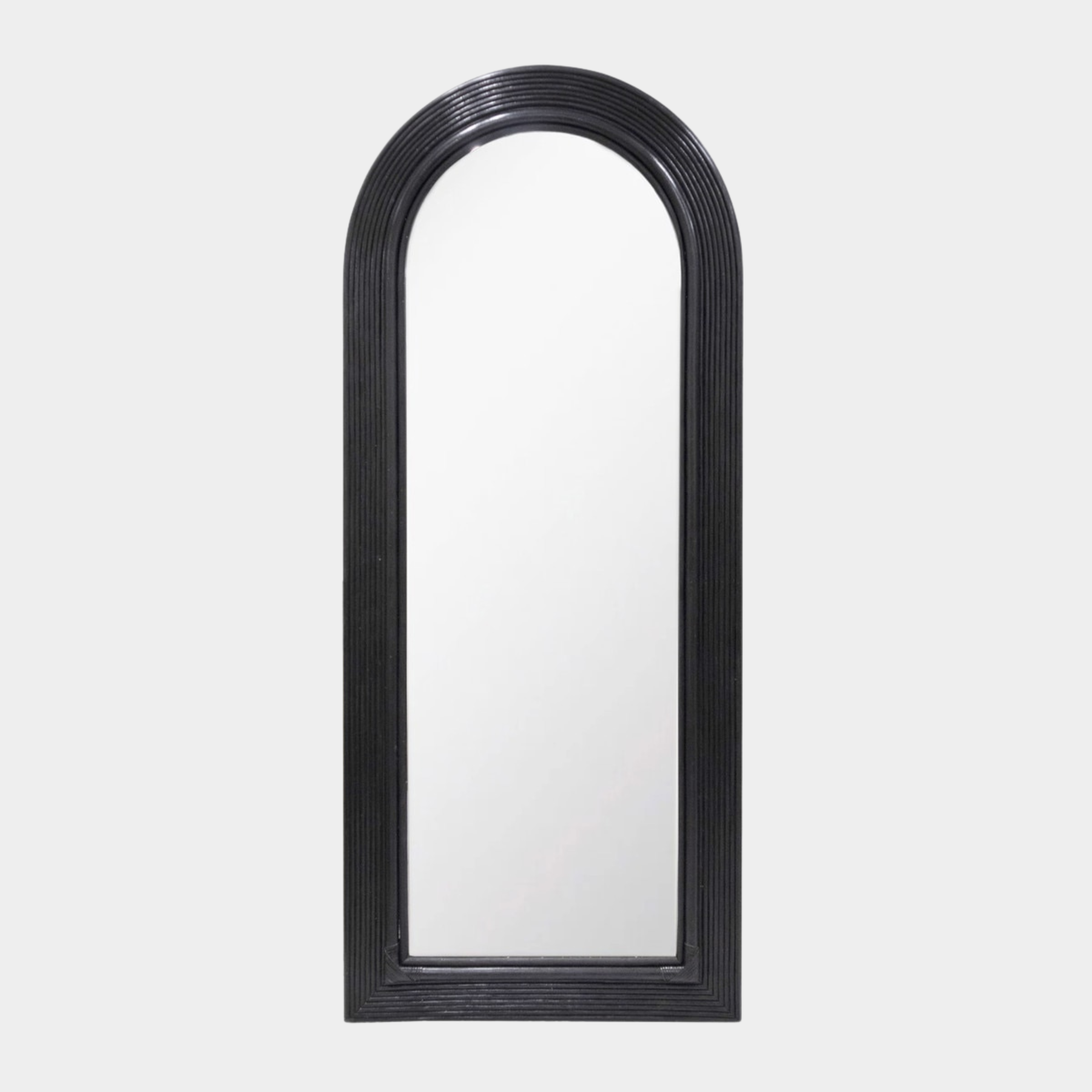 Miroir sur pied Tanya en rotin noir de 70 po