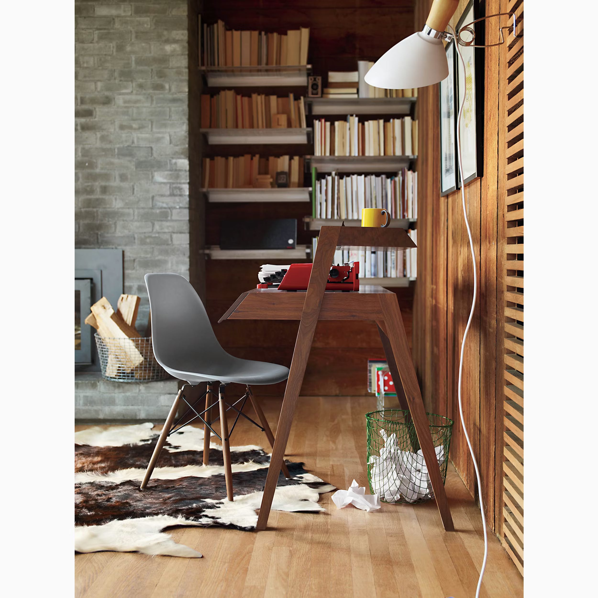 Eames Dining Chair (Walnut Base)