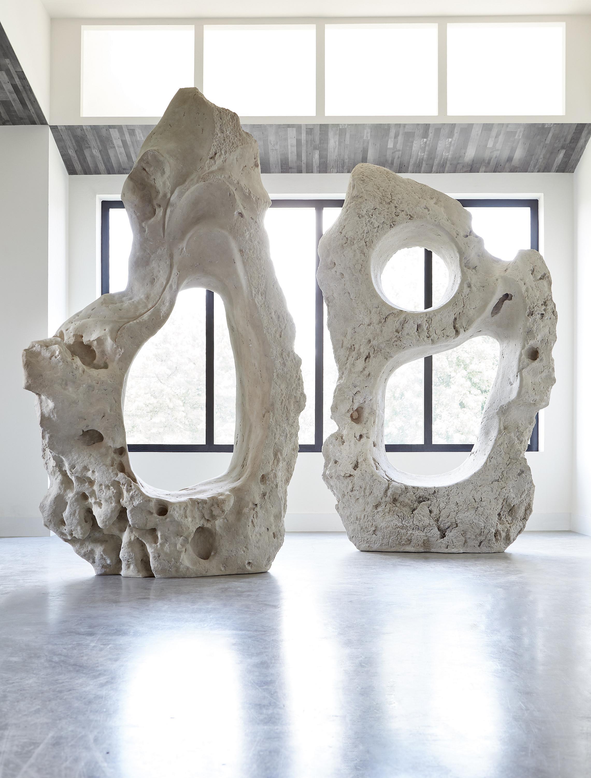 Sculpture colossale en pierre moulée, double trou, pierre romaine