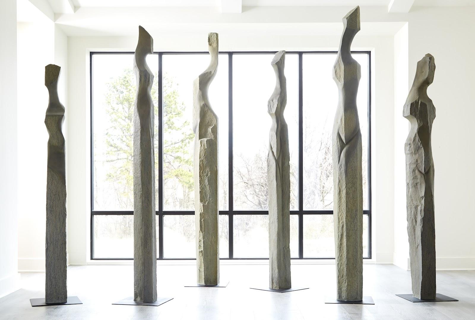Sculptures de femmes moulées, B, colossales, finition en pierre éclatée