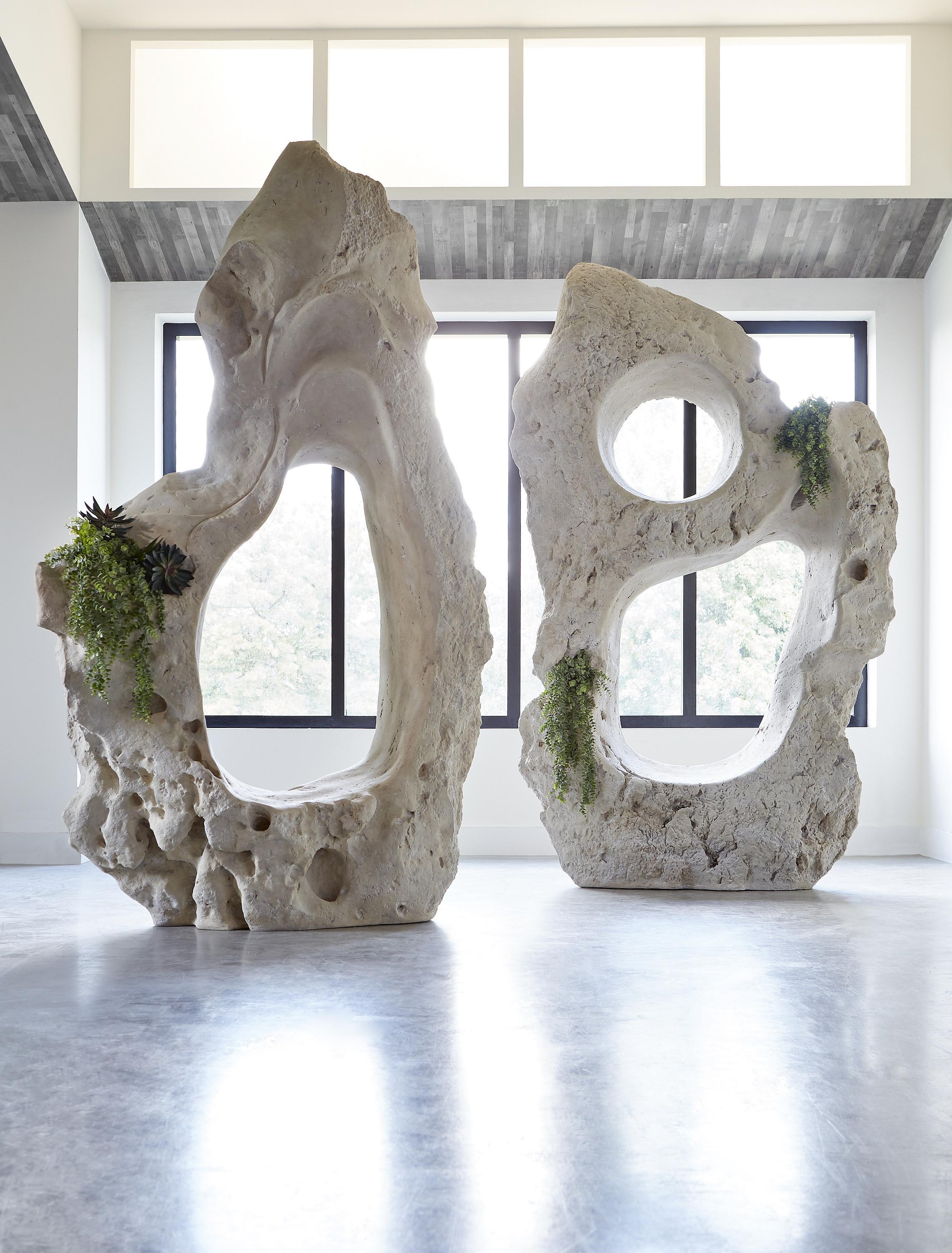 Sculpture colossale en pierre moulée, double trou, pierre romaine