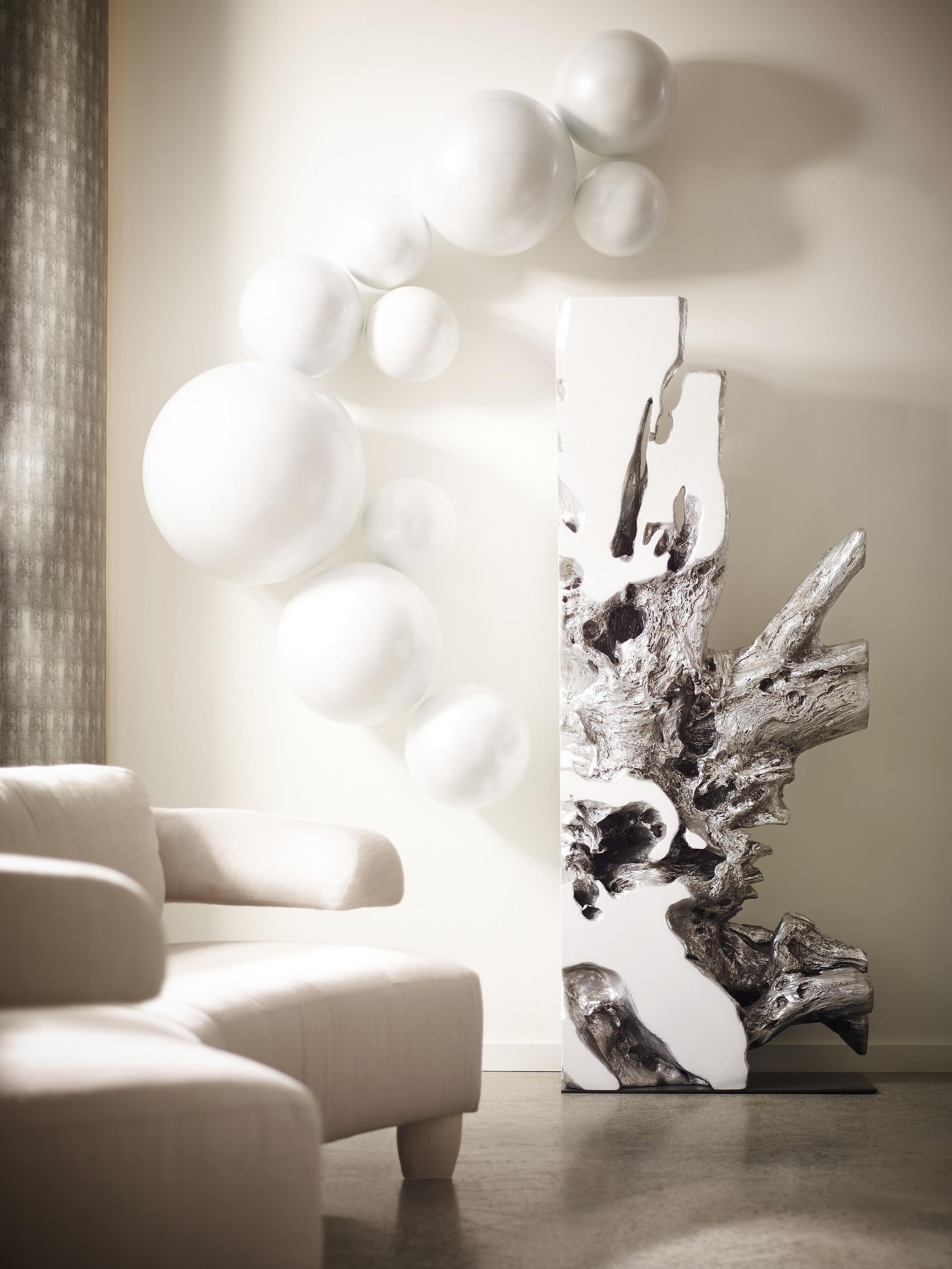 Sculpture de forme libre, blanche, feuille d'argent