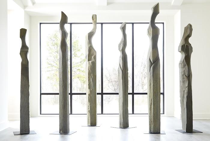 Sculptures de femmes moulées, E, colossales, éclats de pierre