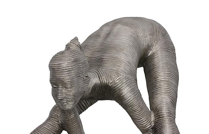 Sculpture corporelle en équilibre, aluminium