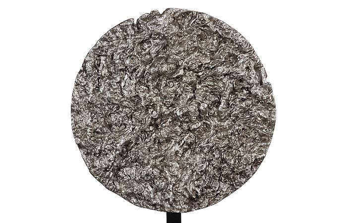 Racine colossale moulée sur support, argent antique