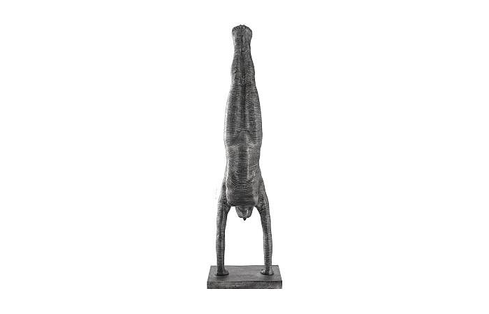 Sculpture en équilibre sur les mains, aluminium, grande taille