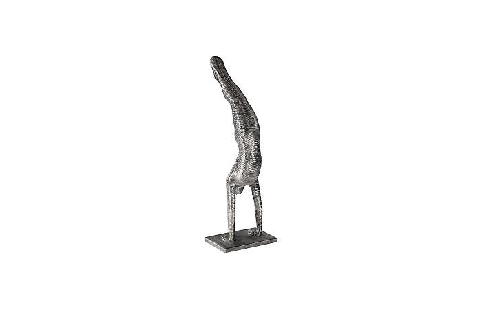 Sculpture en équilibre sur les mains, aluminium, petite taille