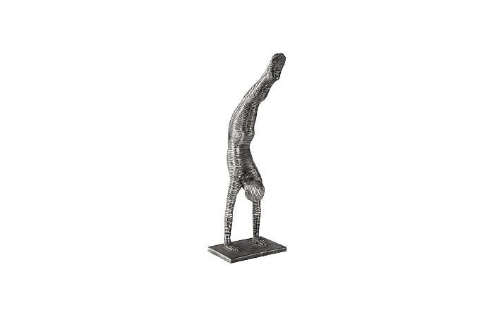 Sculpture en équilibre sur les mains, aluminium, petite taille