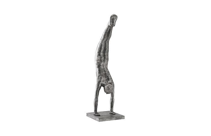 Sculpture en équilibre sur les mains, aluminium, grande taille