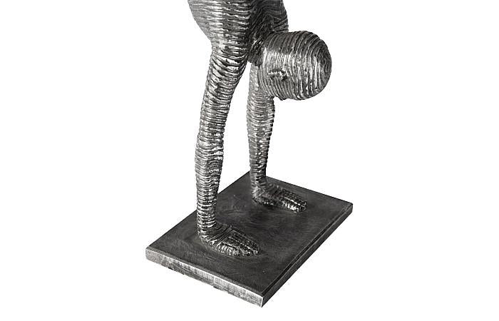 Sculpture en équilibre sur les mains, aluminium, petite taille