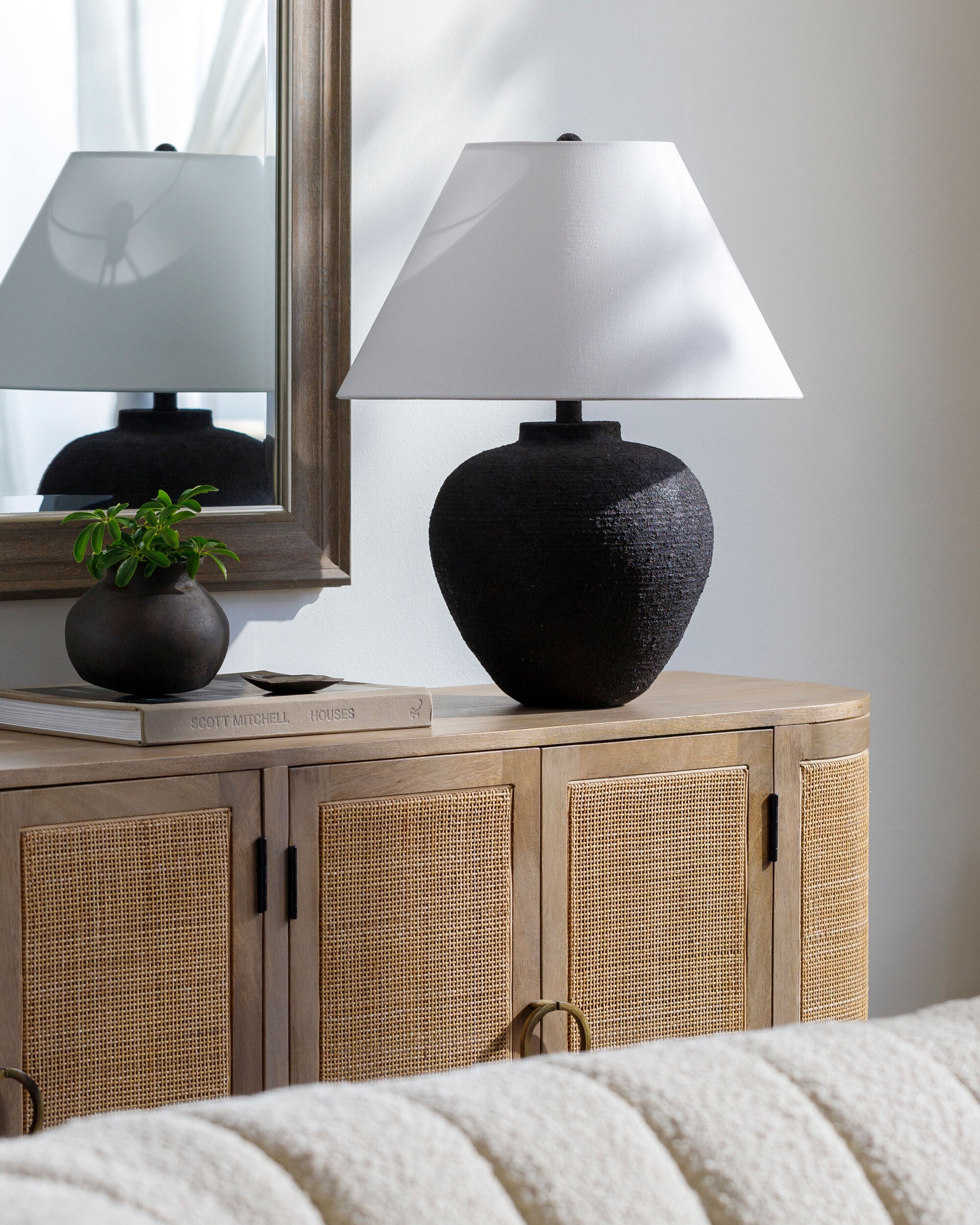 Kaliyu Accent Table Lamp