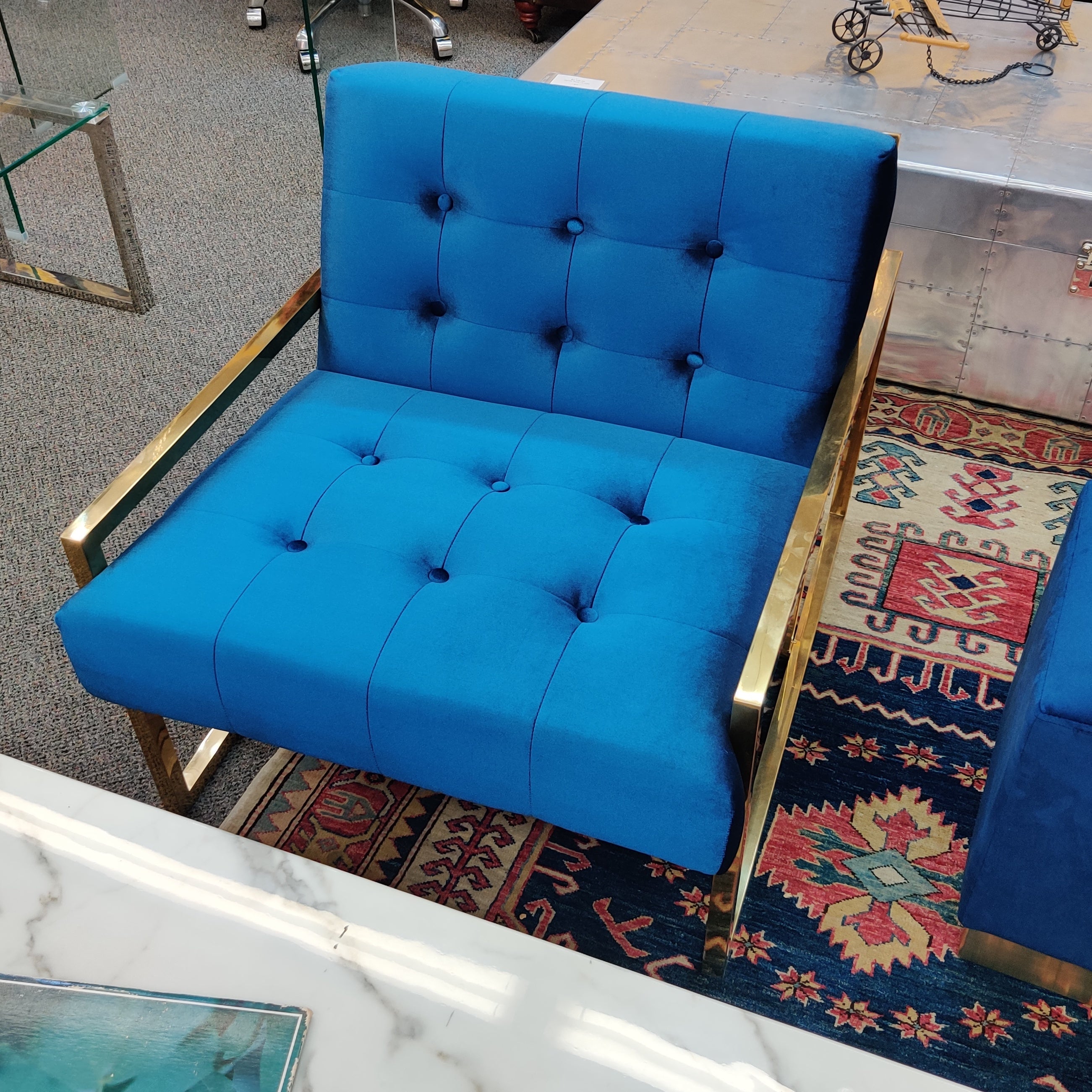 Chaise en velours bleu | Modèle de sol