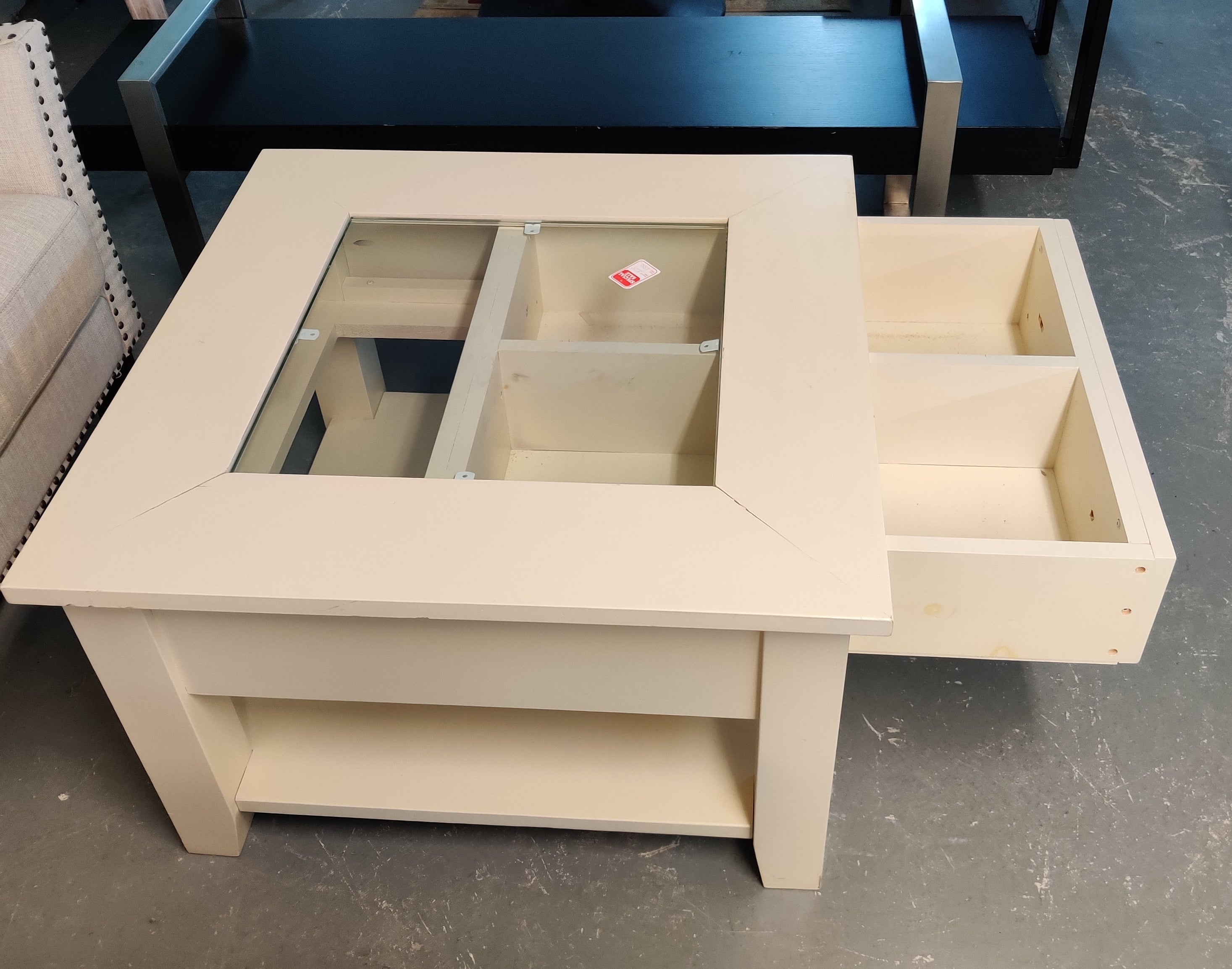 Table basse blanche | Modèle de sol