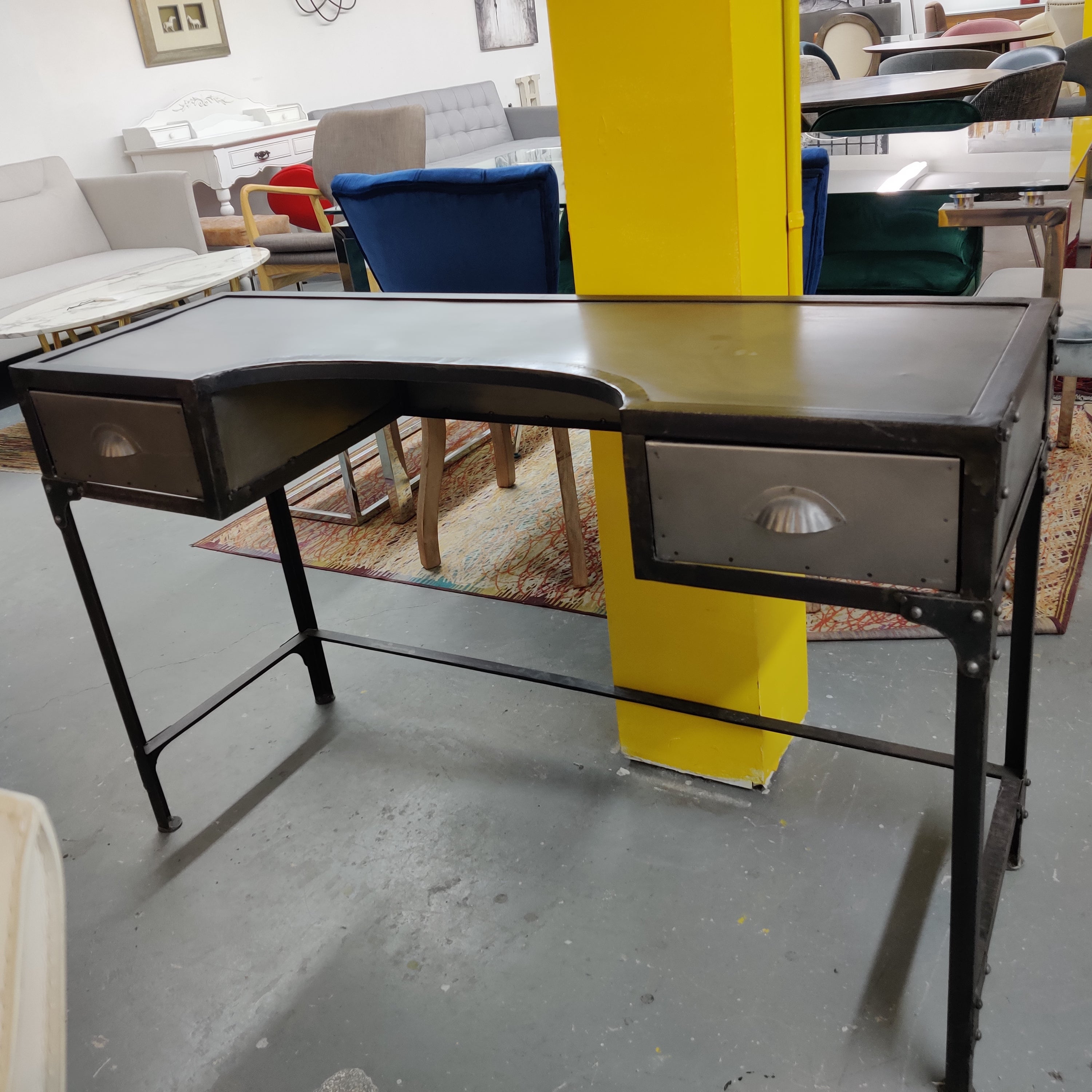 Bureau d'étude en métal | Modèle de sol