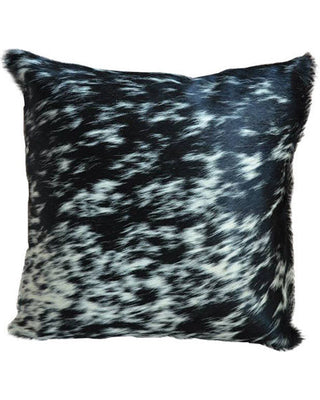 Coussin en peau de vache noire sel et poivre